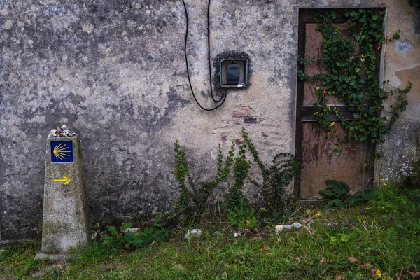 Signposts Santiago Way Old Abandoned House Stock Fotografie