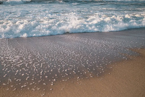 大西洋岸の泡立ち波 ストック画像
