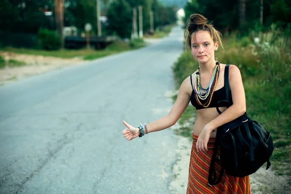 Cute Hippie Hitchhiker Girl Holding Out Her Arm Stopping Car — Stockfoto