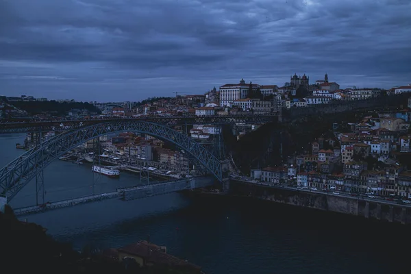 Σιδερένια Γέφυρα Dom Luis Πάνω Από Τον Ποταμό Douro Σούρουπο — Φωτογραφία Αρχείου