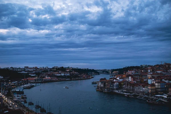 Uitzicht Rivier Douro Bij Schemering Het Oude Porto Portugal — Stockfoto