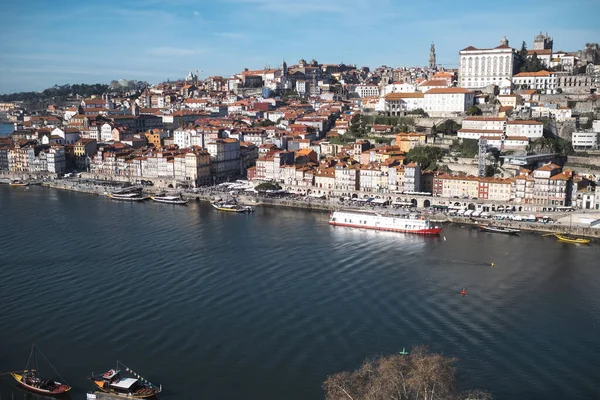 Θέα Στον Ποταμό Douro Και Στο Ribeiro Από Vila Nova Φωτογραφία Αρχείου