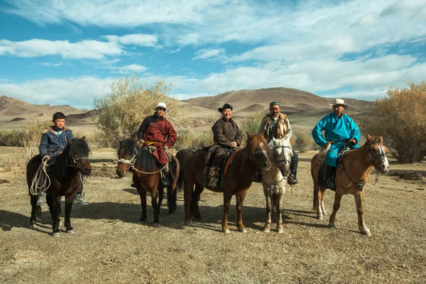 Mongolian Altai Mongolia Sep 2017 Kazakh Eagle Hunters Horseback Bayan — Zdjęcie stockowe