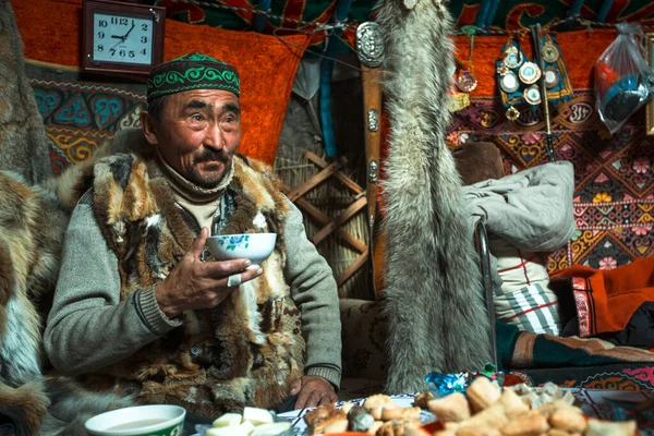 Mongolian Altai Mongolia Sep 2017 Kazakhs Family Hunters Hunting Golden — Photo