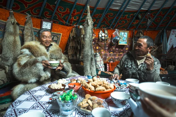 Mongolian Altai Mongolia Sep 2017 Kazakhs Family Hunters Hunting Golden — Stock Photo, Image