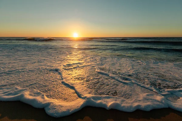 Surf Espuma Costa Atlántica Durante Una Hermosa Puesta Sol — Foto de Stock