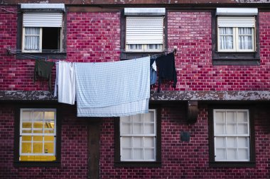 Portekiz 'in eski Porto şehrindeki evin ön cephesi.