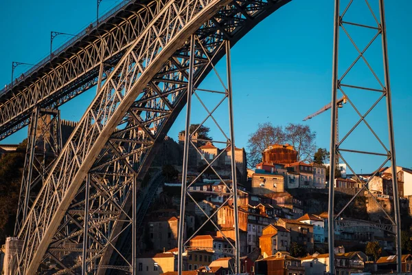 Näkymä Historialliselle Korttelille Lähellä Dom Luis Rautasiltaa Portossa Portugalissa kuvapankkikuva