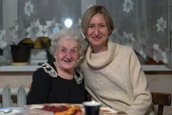 Woman Poses Her Old Grandmother Sitting Chair — Stock Photo, Image