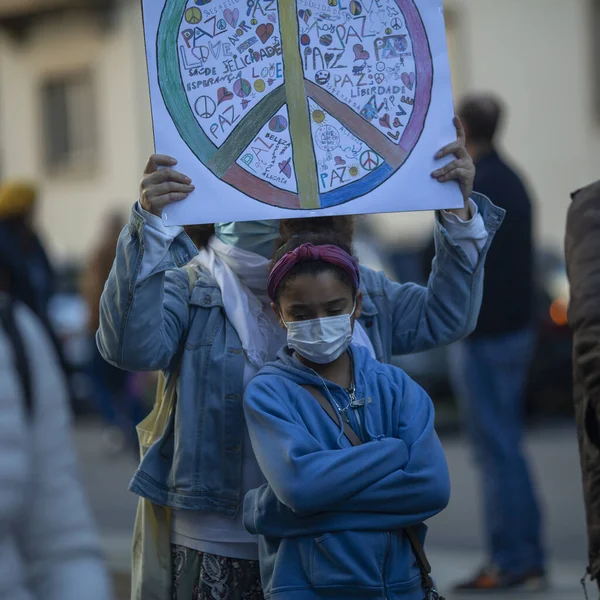 Porto Portugal Feb 2022 러시아의 우크라이나 침공에 반대하는 우크라 이나를 스톡 사진