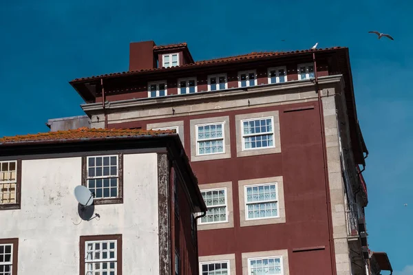 Portekiz Porto Şehrinin Tarihi Merkezindeki Evlerin Cephelerinin Görüntüsü Telifsiz Stok Imajlar