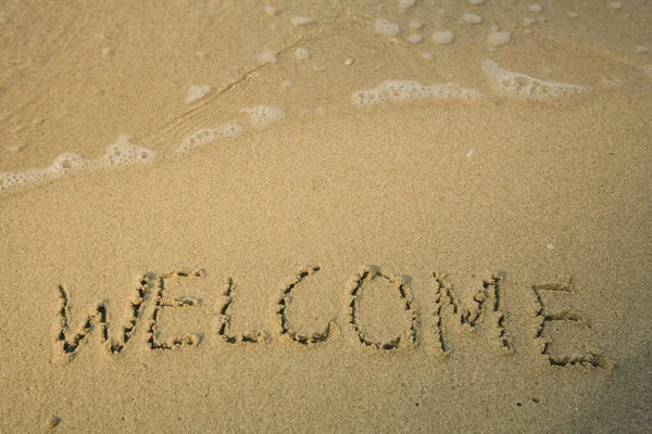 Benvenuti Scritto Mano Sulla Sabbia Morbida Spiaggia Foto Stock