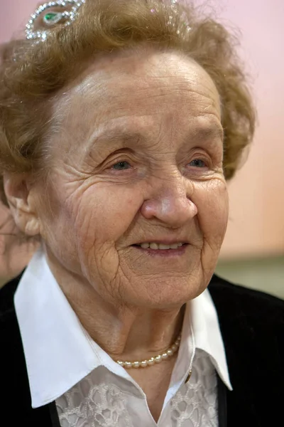 Porträtt Lycklig Äldre Kvinna Närbild — Stockfoto