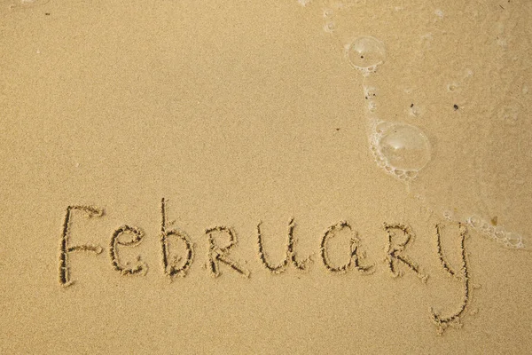 Şubat - yumuşak kumsalda el yazısı.