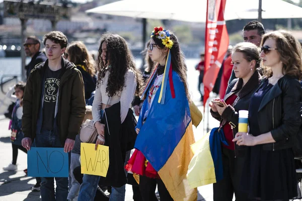 Porto Portugal Apr 2022 Performance Russian Invasion Ukraine Referendum Russia 로열티 프리 스톡 이미지