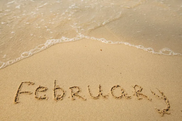 Febbraio Attingendo Alla Morbida Sabbia Della Spiaggia Con Una Morbida — Foto Stock