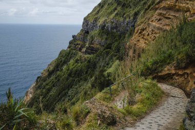 San Miguel Adası, Azores Takımadası, Portekiz 'deki Dağ Yürüyüşü Yolu.