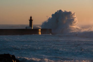 Portekiz, Porto 'daki Atlantik Okyanusu' nda Felgueiras Deniz Feneri manzarası.