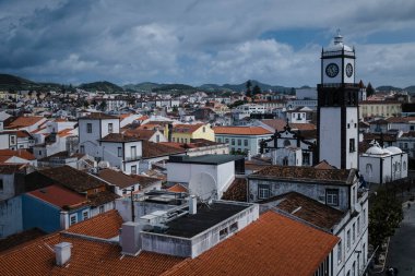 Ponta Delgada 'nın tarihi merkezinin manzarası - San Miguel Adası, Azores, Portekiz.