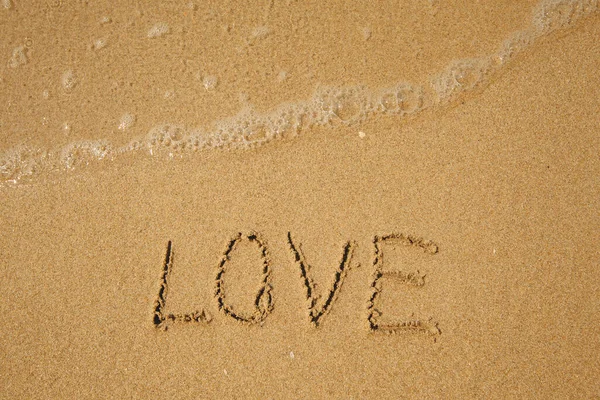 Kärlek Handskrivet Den Mjuka Strandsanden Royaltyfria Stockfoton