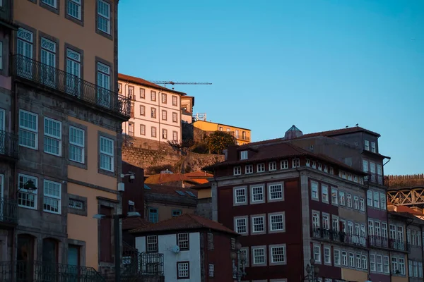 ポルトガルポルトの歴史的中心部の住宅建築物の眺め — ストック写真