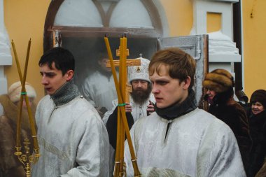 TOMSK, BATI SIBERIA, RUSSIA - 19 Ocak 2010: Ortodoks 'ta Epifani veya Kutsal Vaftizin Kutlanması. Eksi 40 derece soğukta gerçekleştirildi..