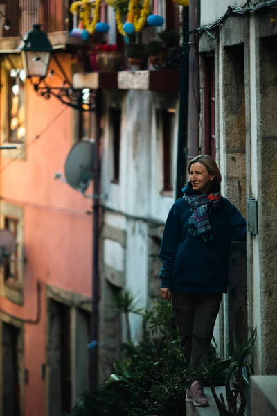 Woman Stands Door House Old European City — Stok fotoğraf