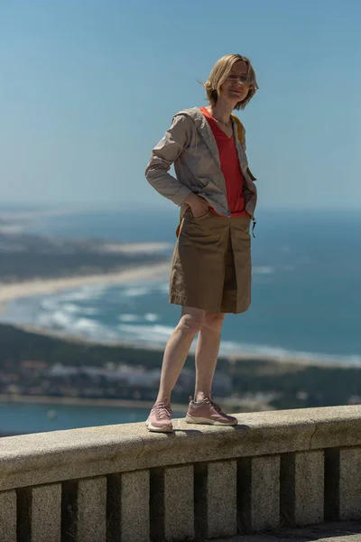 Woman Tourist Posing Observation Deck —  Fotos de Stock