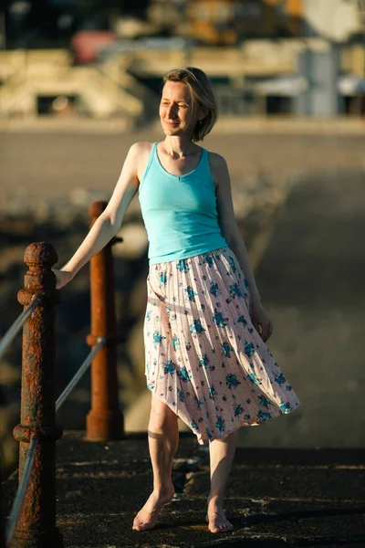 Middle Aged Woman Light Dress Summer Coast — Stockfoto