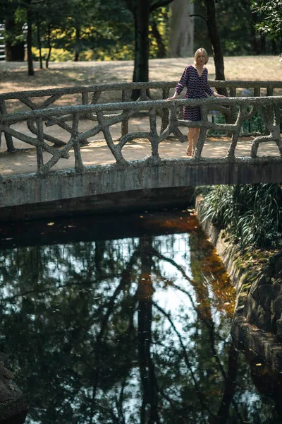 Woman Standing Bridge Old Park Porto Portugal — Stok fotoğraf