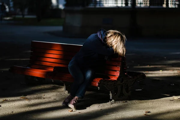 Woman Crying Sitting Bench Summer Park — Foto Stock