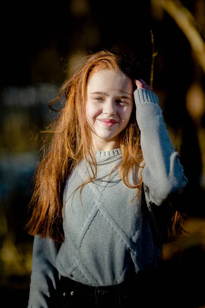 Teenage Girl Fiery Red Long Hair Poses Park Portrait — Stockfoto