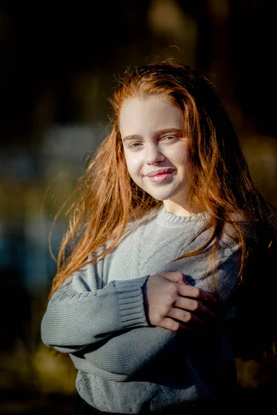 Portrait Red Haired Girl Park — Zdjęcie stockowe