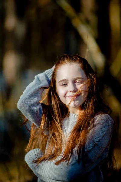 Portrait Long Haired Redheaded Girl Park — Stock Fotó