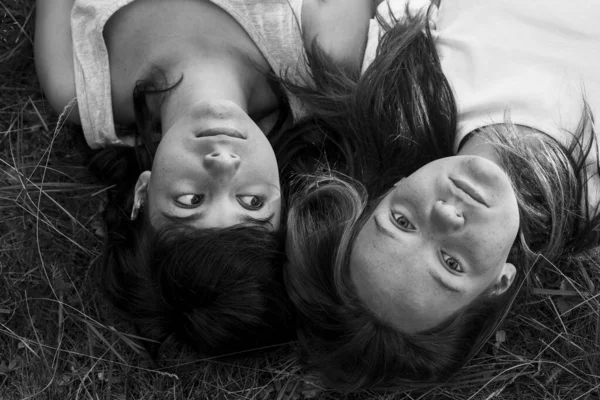 Two Girls Lying Green Grass Black White Photo — Stockfoto