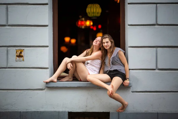 Two Pretty Girlfriends Sitting Window Nightclub — Photo