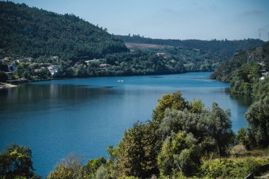 Douro Vadisi 'ndeki Douro Nehri manzarası, Porto, Portekiz.