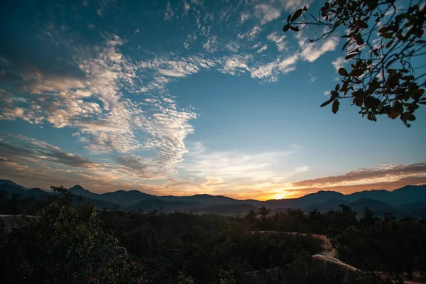 Horská Krajina Během Krásného Západu Slunce Severním Thajsku — Stock fotografie