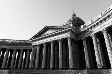 St. Petersburg, Rusya 'daki Kazan Katedrali manzarası. Siyah beyaz fotoğraf.