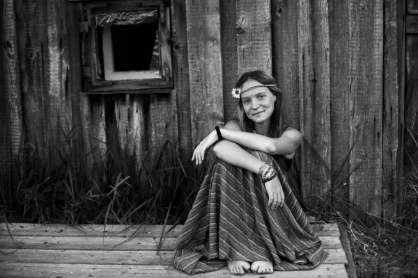 Young Hippy Girl Outdoors Village Black White Photo — Stock Photo, Image