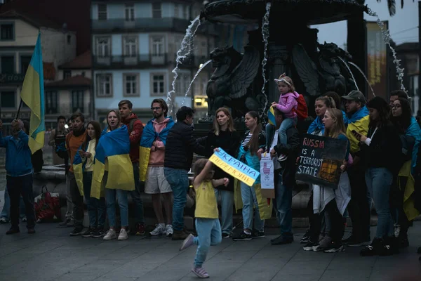 Porto Portugal October 2022 Ukrainians Gathered Fountain Lions Square Protest — Stock Photo, Image