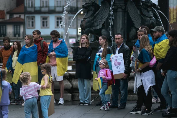 Porto Portugal Outubro 2022 Ucranianos Reuniram Praça Fonte Dos Leões — Fotografia de Stock