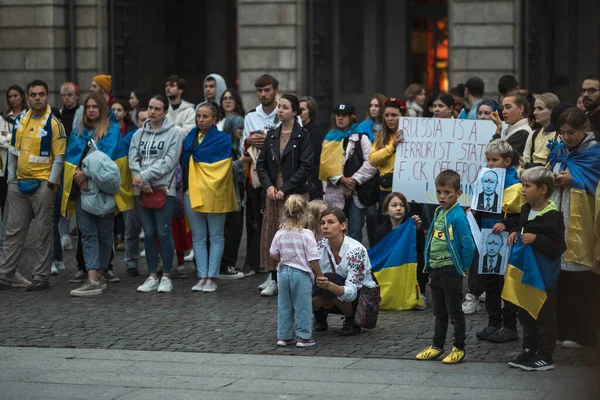 Porto Portugal October 2022 Ukrainians Gathered Fountain Lions Square Protest — Stock Photo, Image