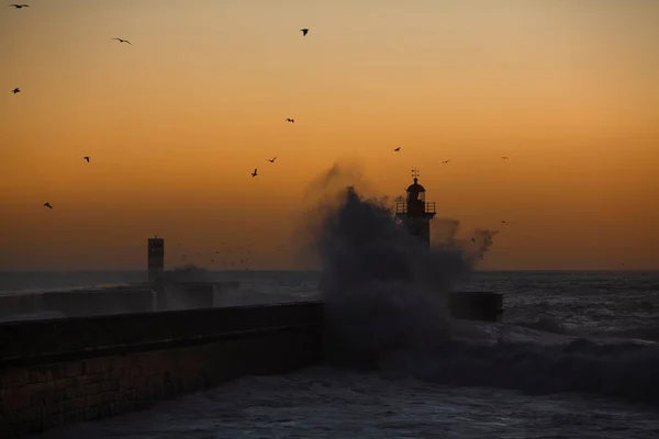 Nanılmaz Günbatımında Atlantik Deniz Feneri Manzarası Porto Portekiz — Stok fotoğraf
