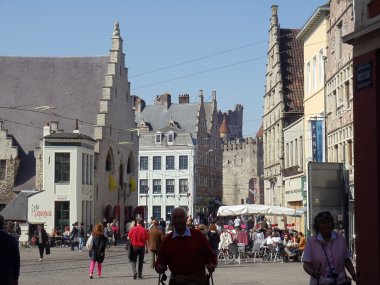 Belçika, Gent. Şehir Manzaralı. pazar yeri. Nisan 2012.