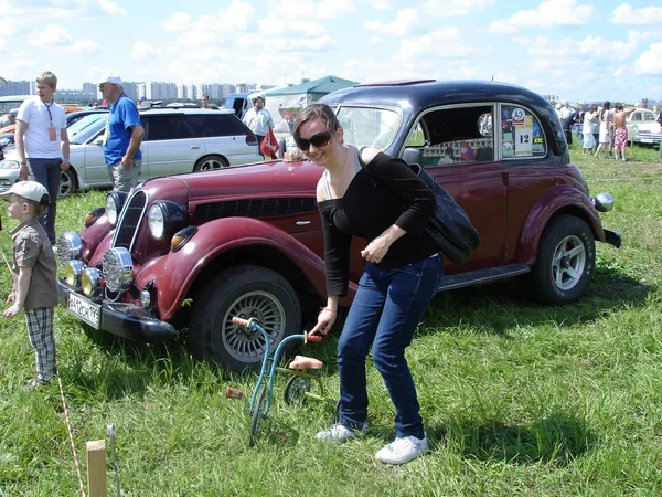 レトロな車のモスクワで「avtoexotica 2009」のお祭り. — ストック写真