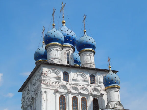 De kerk van onze Vrouwe van kazan' in kolomenskoe (Moskou), gebouwd in de 17e eeuw door de volgorde van de tsaar. — Stockfoto