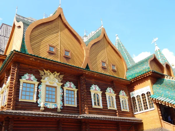 Russische tsaar houten paleis in kolomenskoe (Moskou), gebouwd in de 17e eeuw. augustus, 2013. — Stockfoto