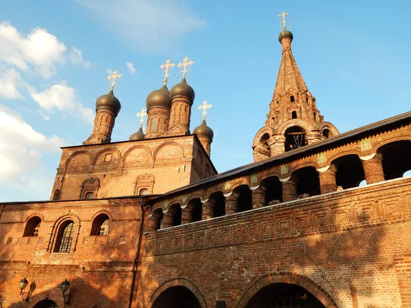 Cattedrale della Dormizione. Krutitsy Patriarchal Metochion (XIII secolo), Mosca. agosto 2013 . — Foto Stock