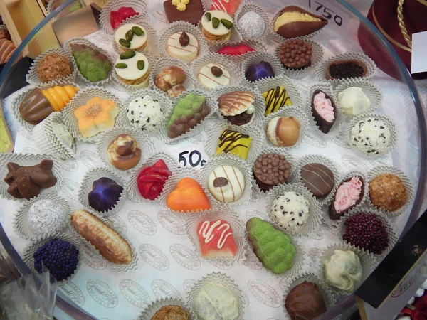 Delicious sweets in a box. Moscow International Sweets Festival on the VVts (All Russian Exhibition Centre - formerly known as VDNKh). 16th of August, 2013. — Stock Photo, Image